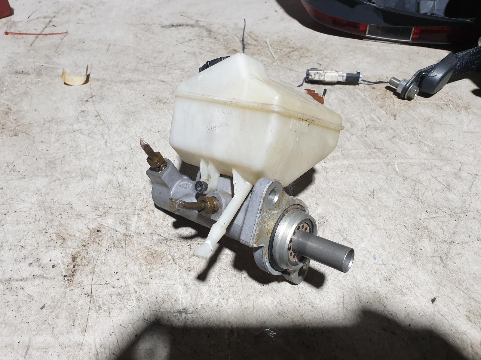 2006 Volvo Xc90 Master Cylinder View Auto part Master Cylinder Volvo Xc90 2006