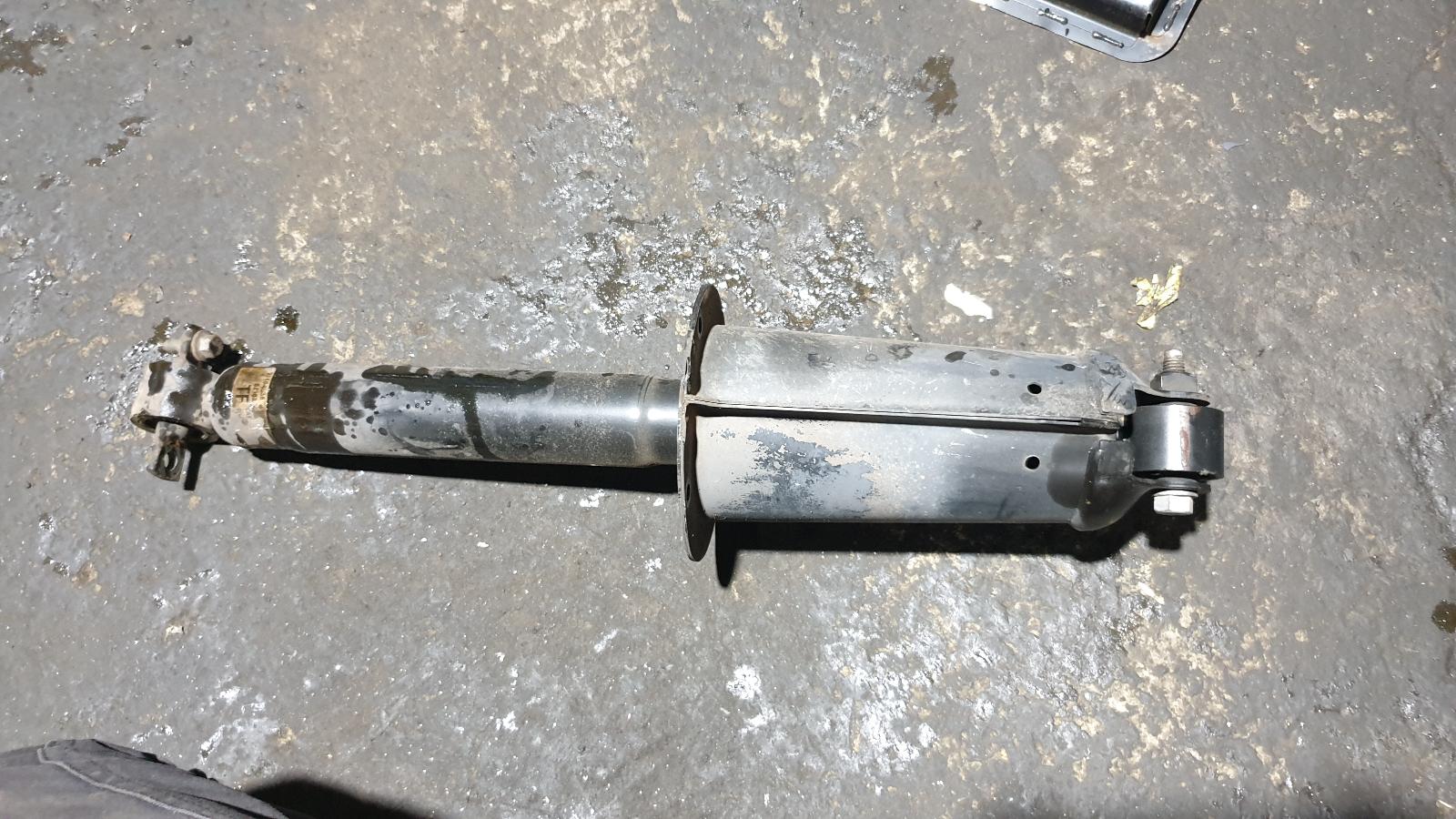 View Auto part Left Front Strut Land Rover Discovery 2003