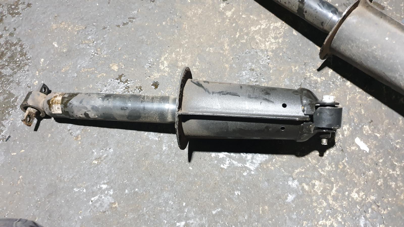 View Auto part Right Front Strut Land Rover Discovery 2003