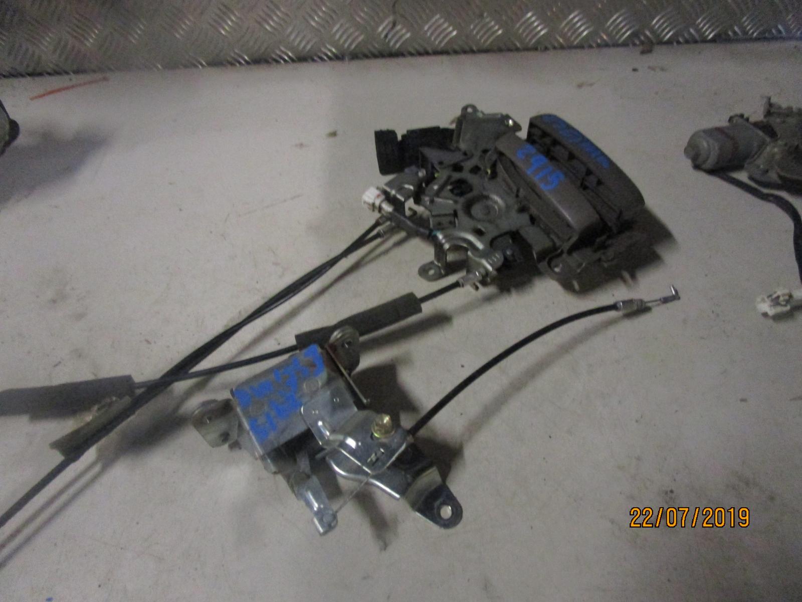 View Auto part Door/Boot/Gate Lock Toyota Estima 2004
