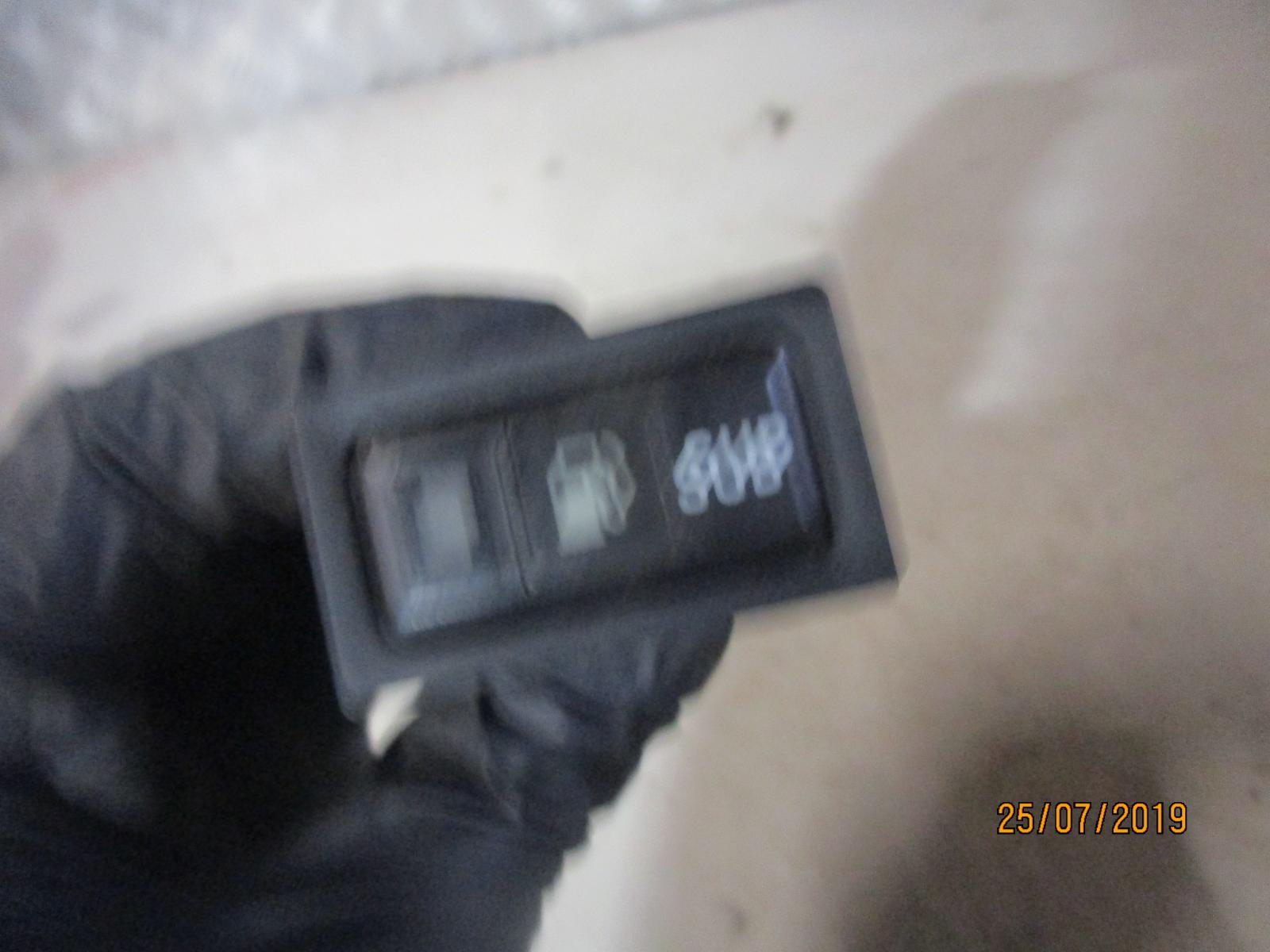 View Auto part Misc Switch/Relay Toyota Landcruiser 1993