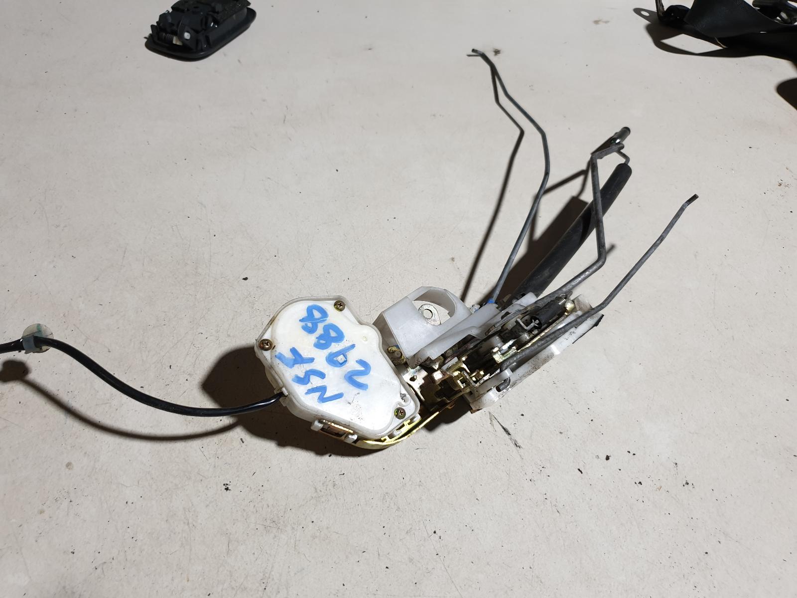 View Auto part Door/Boot/Gate Lock Honda Crv 1998