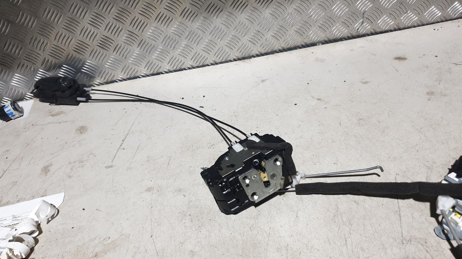 View Auto part Door/Boot/Gate Lock Nissan Tiida 2010