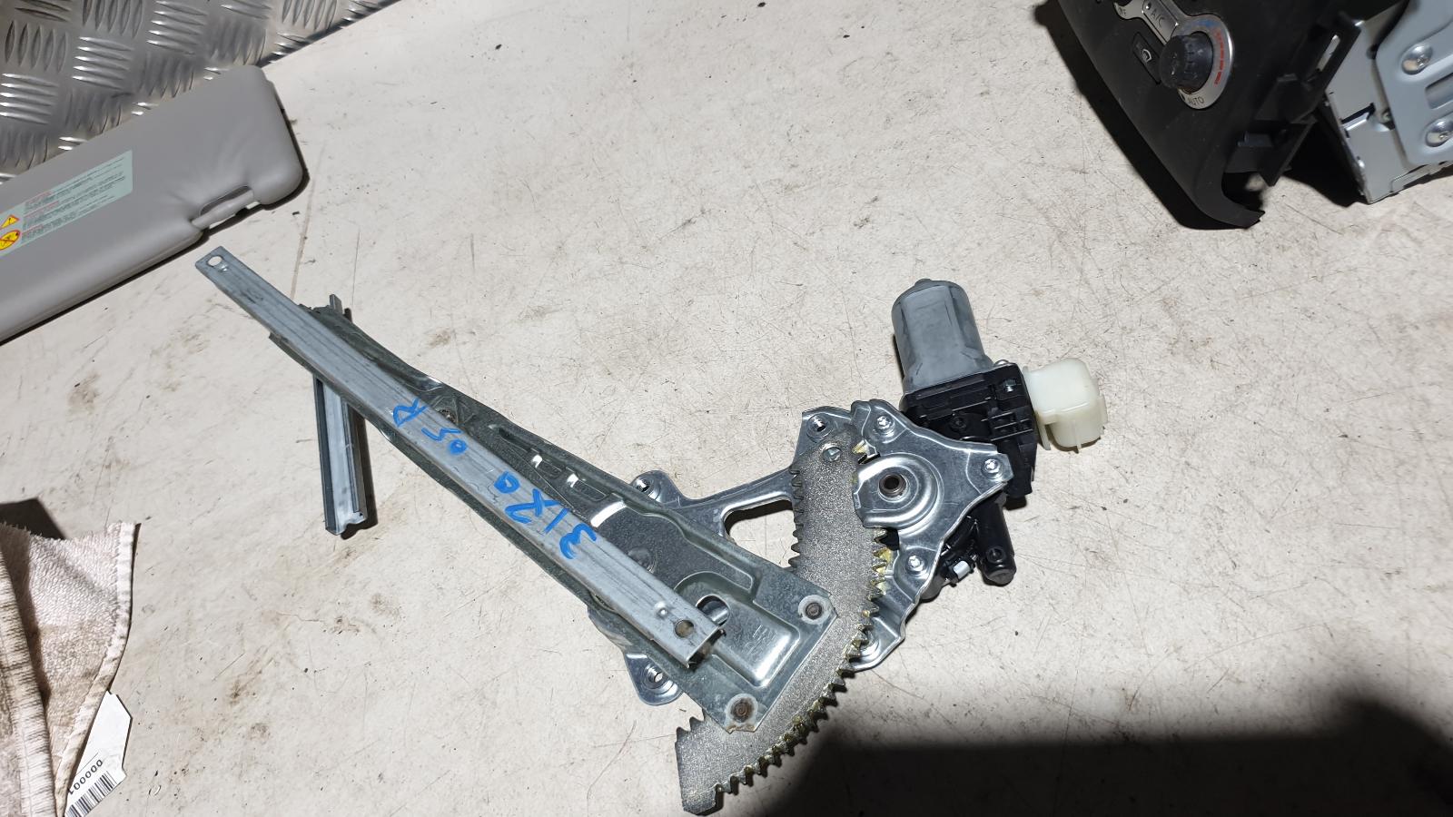 View Auto part Right Rear Wnd Reg/Motor Nissan Murano 2010