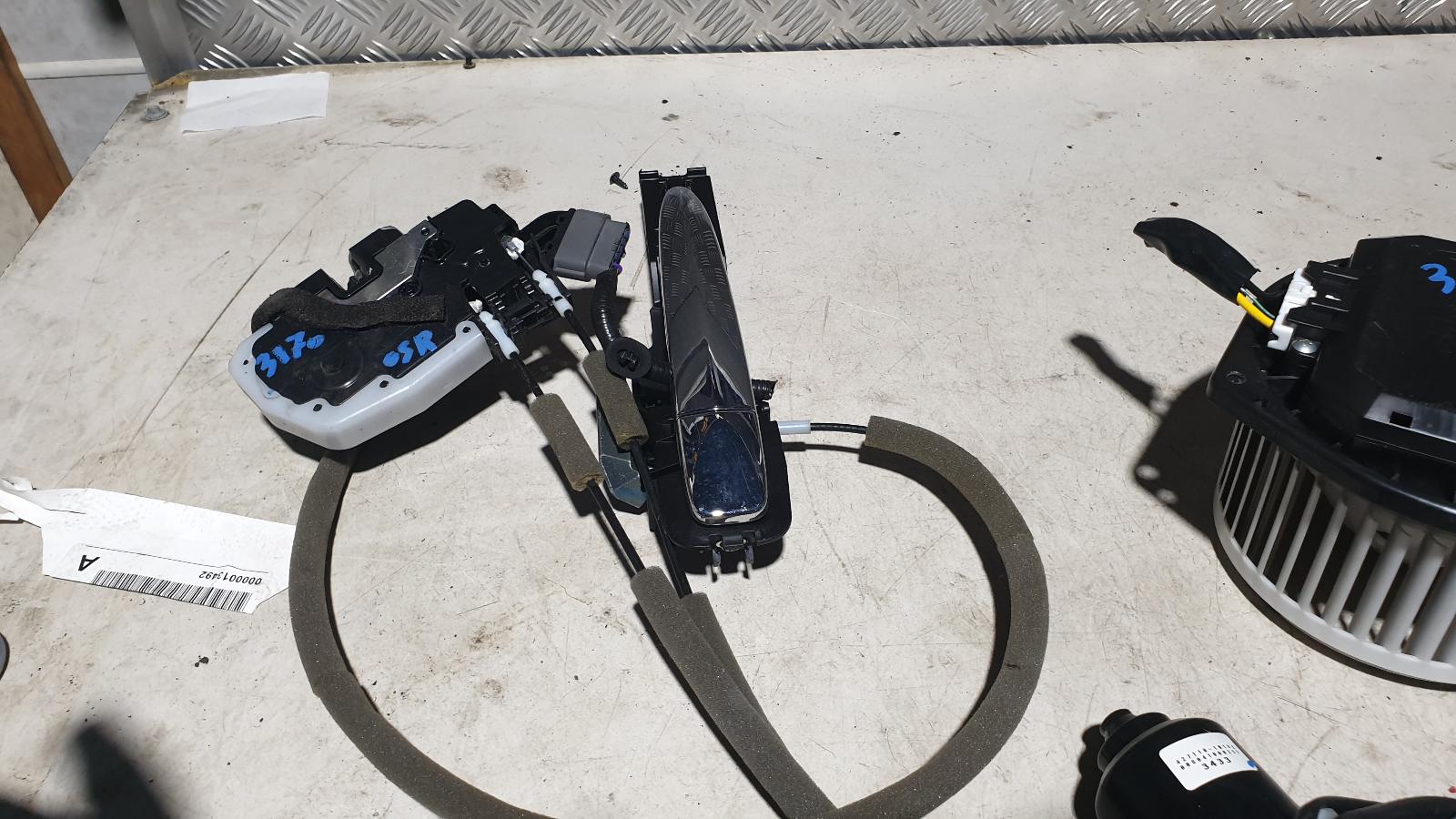 View Auto part Door/Boot/Gate Lock Nissan Murano 2010