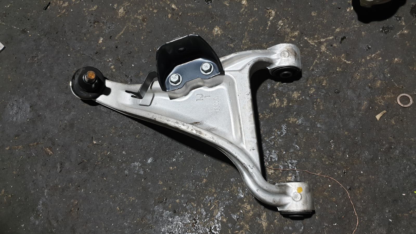 View Auto part Right Rear Trailing Arm Nissan Murano 2010