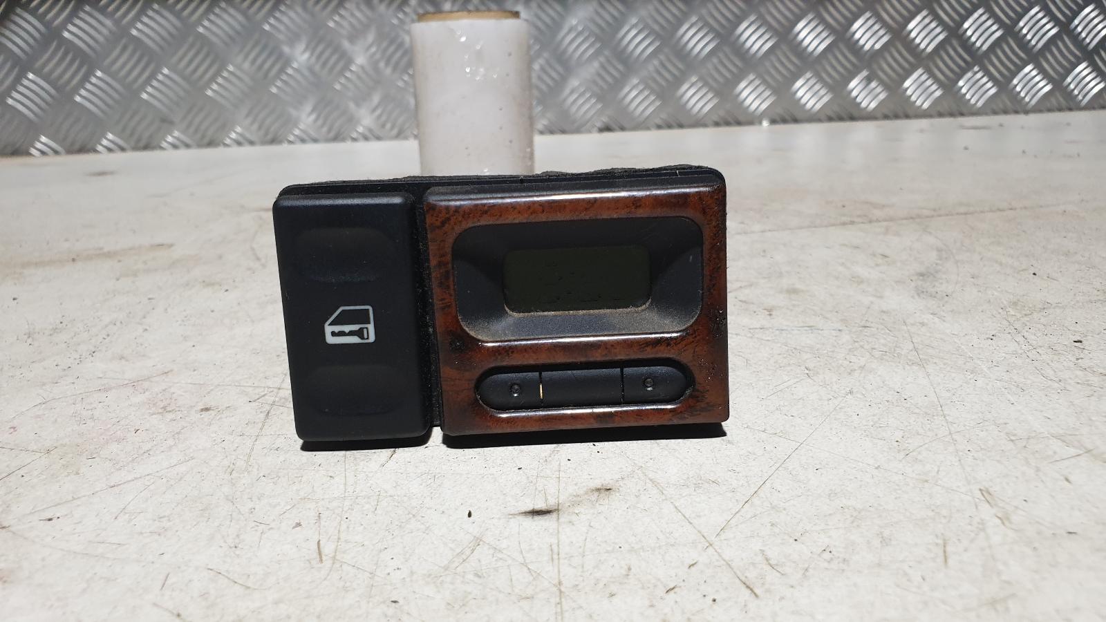 View Auto part Clock Land Rover Discovery 2003
