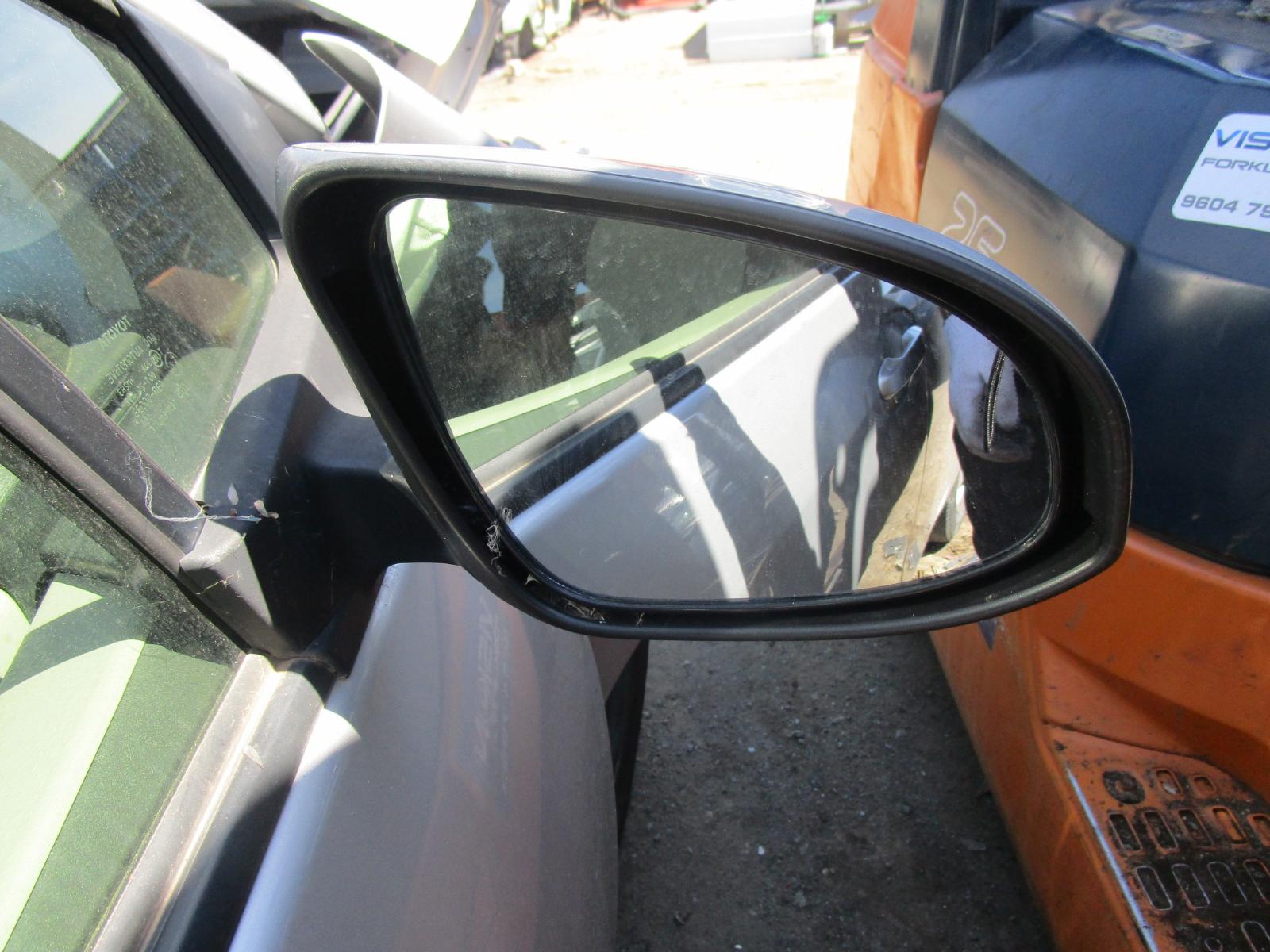 View Auto part Sunvisor Toyota Yaris 2012