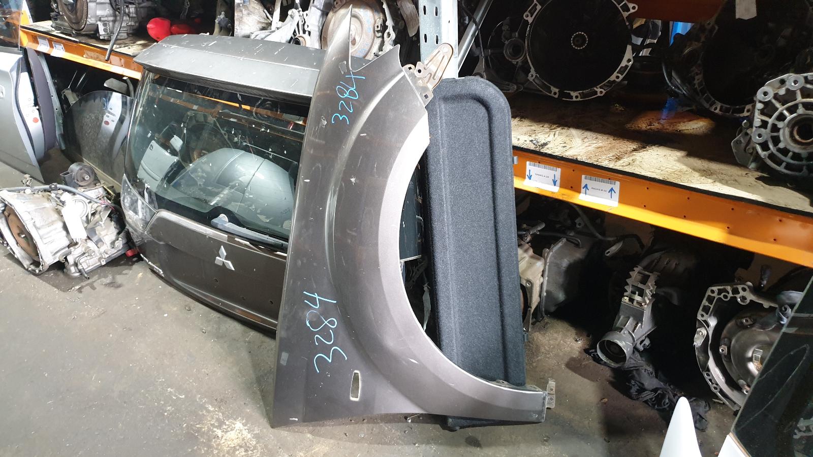 2009 Mitsubishi Outlander Right Guard View Auto part Right Guard Mitsubishi Outlander 2009