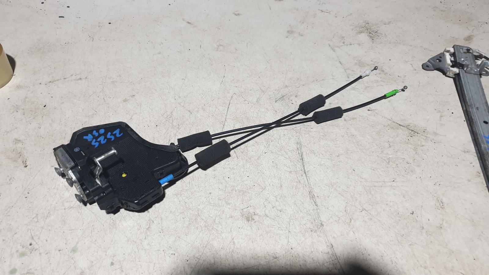 2006 Lexus Rx Series Door/Boot/Gate Lock View Auto part Door/Boot/Gate Lock Lexus Rx Series 2006