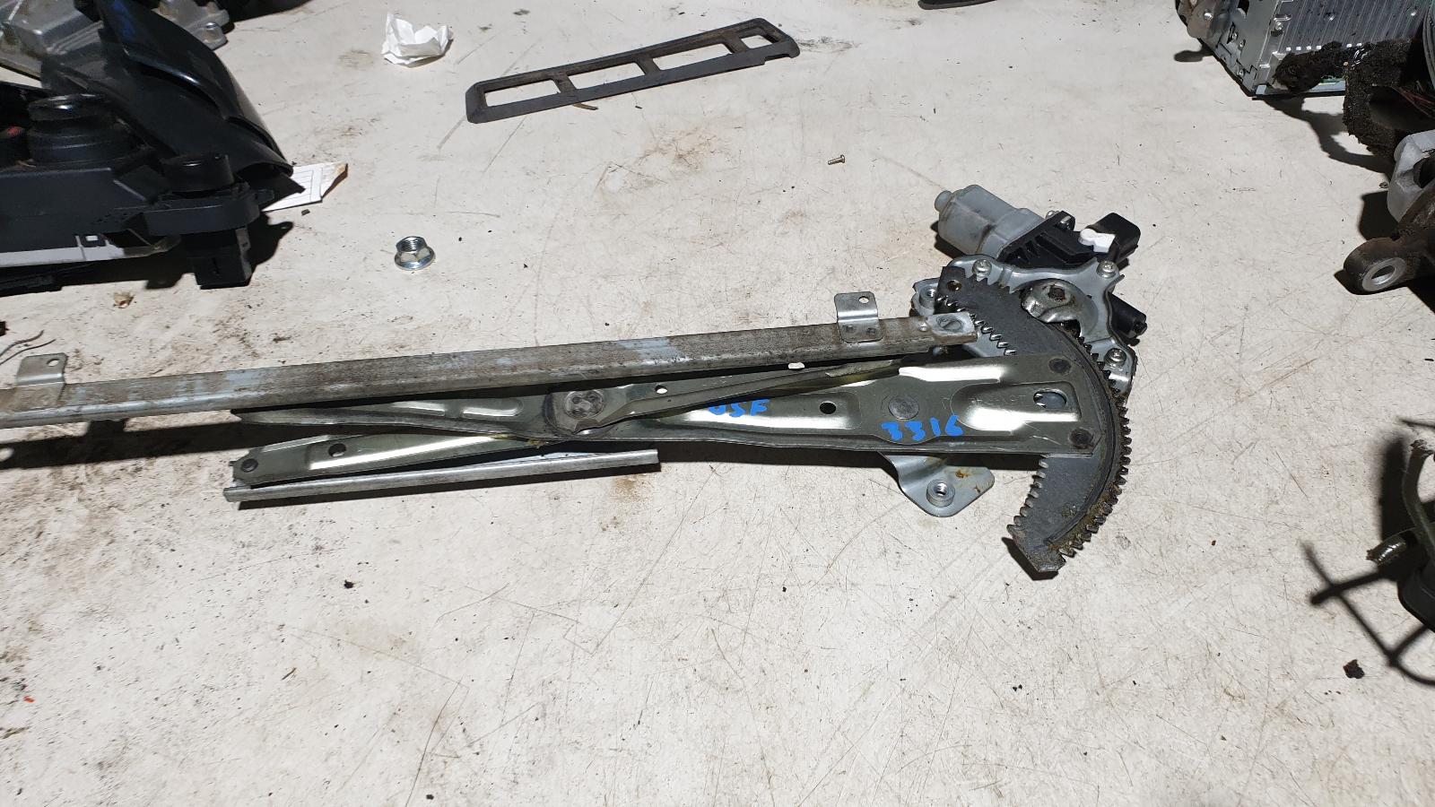 View Auto part Right Front Window Reg/Motor Mitsubishi Outlander 2006