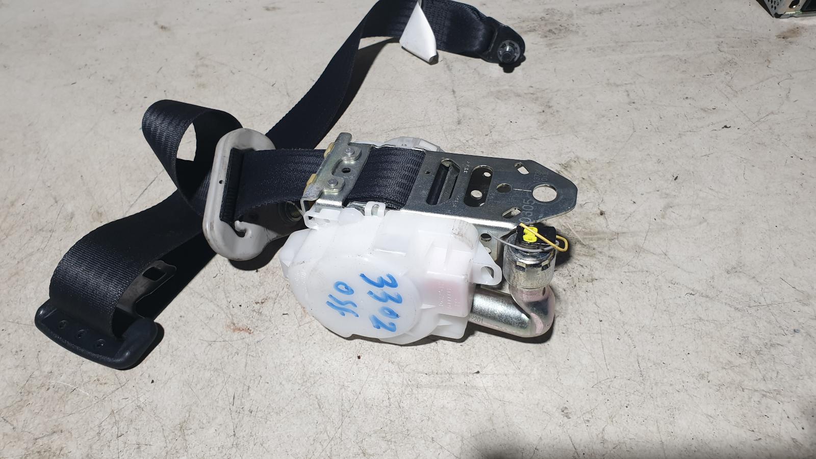 View Auto part Seatbelt/Stalk Suzuki Swift 2013