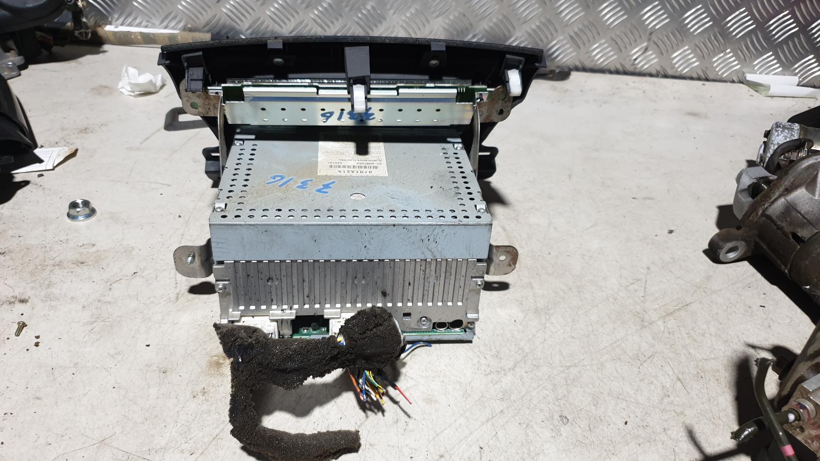 View Auto part Radio/Cd/Dvd/Sat/Tv Mitsubishi Outlander 2006