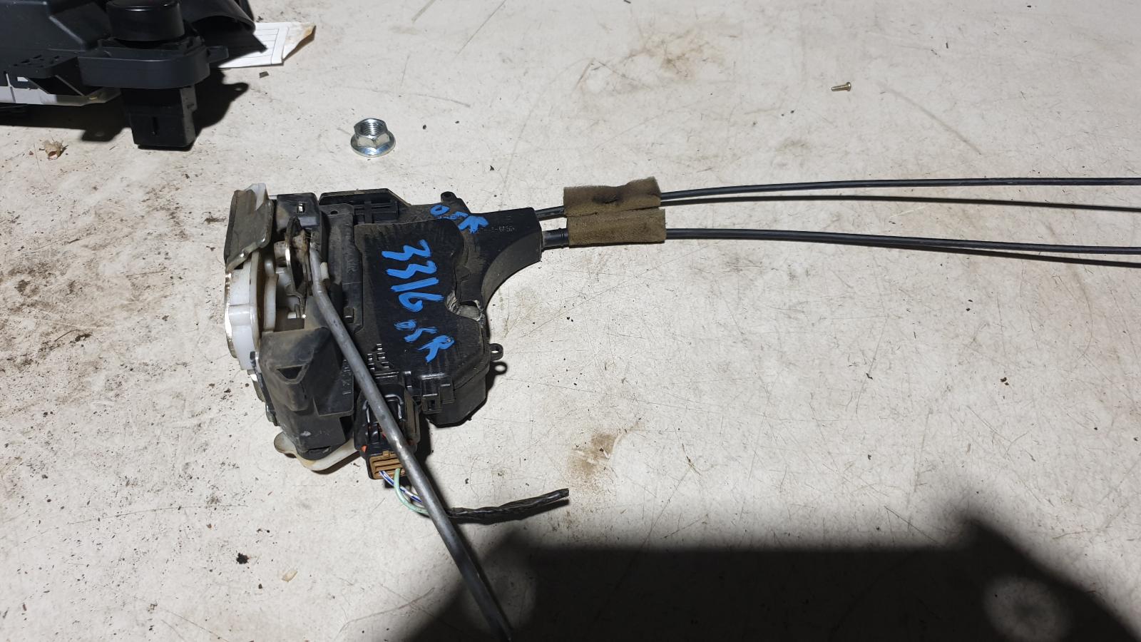 View Auto part Door/Boot/Gate Lock Mitsubishi Outlander 2006