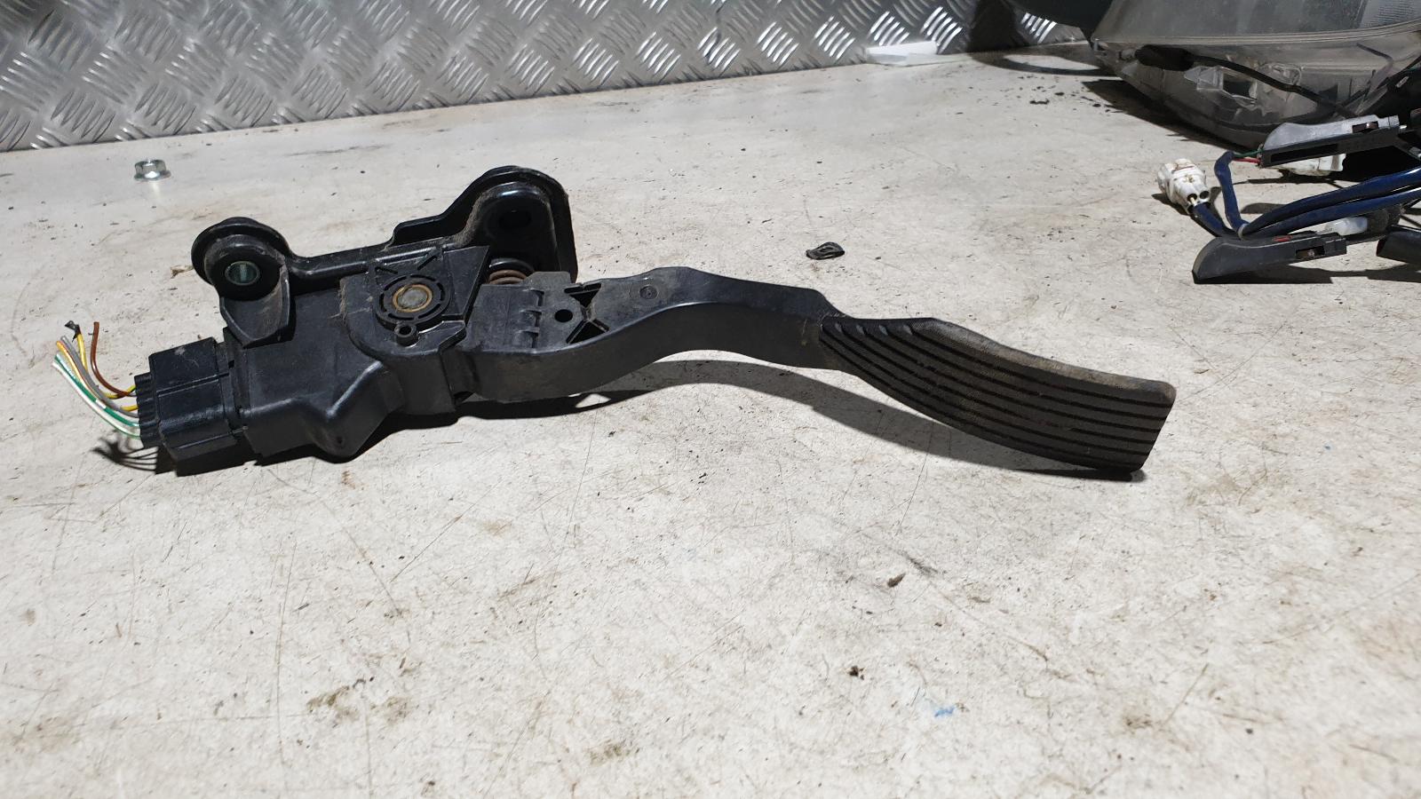 View Auto part Pedal Assembly Mitsubishi Outlander 2006