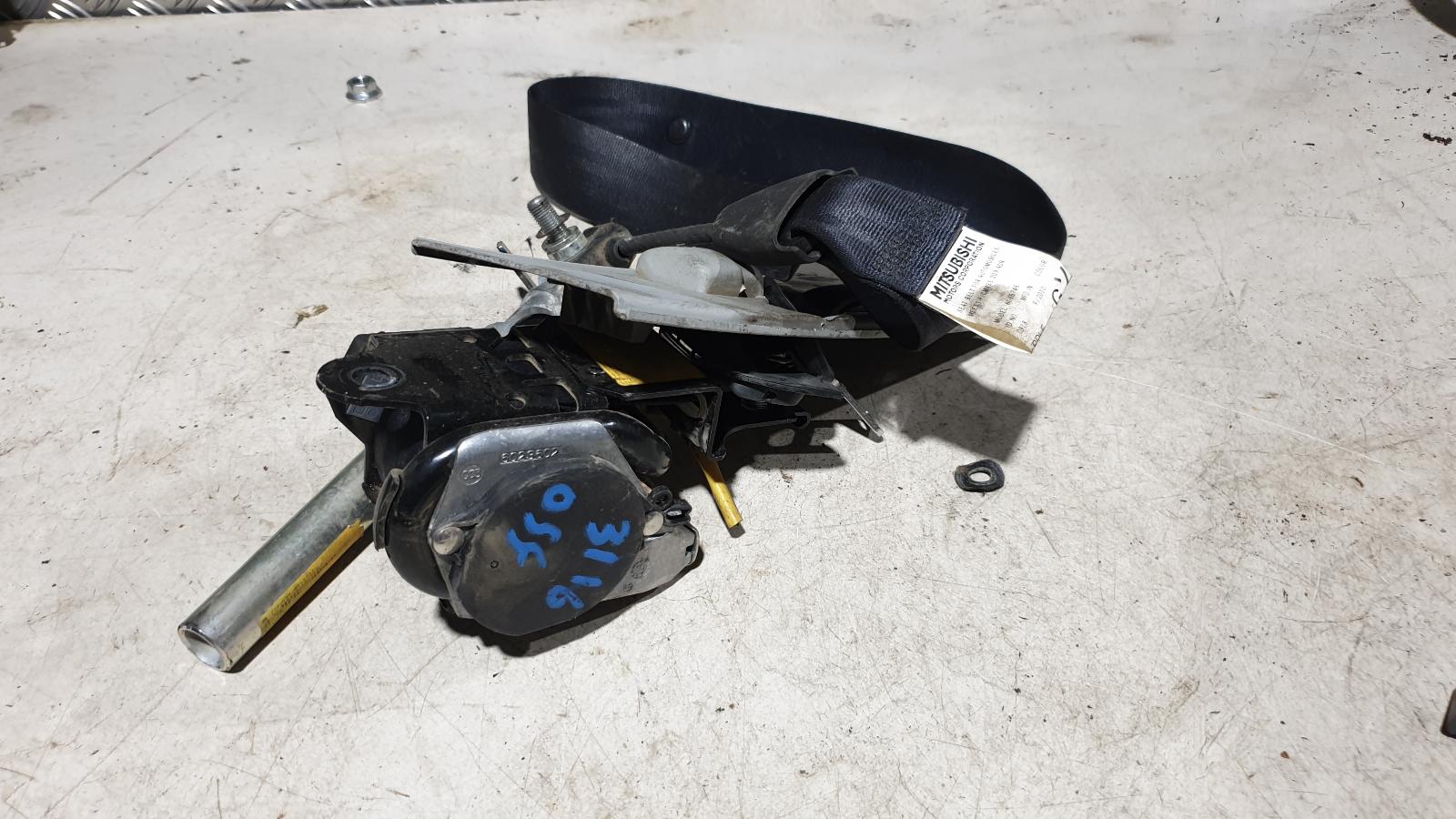 View Auto part Seatbelt/Stalk Mitsubishi Outlander 2006