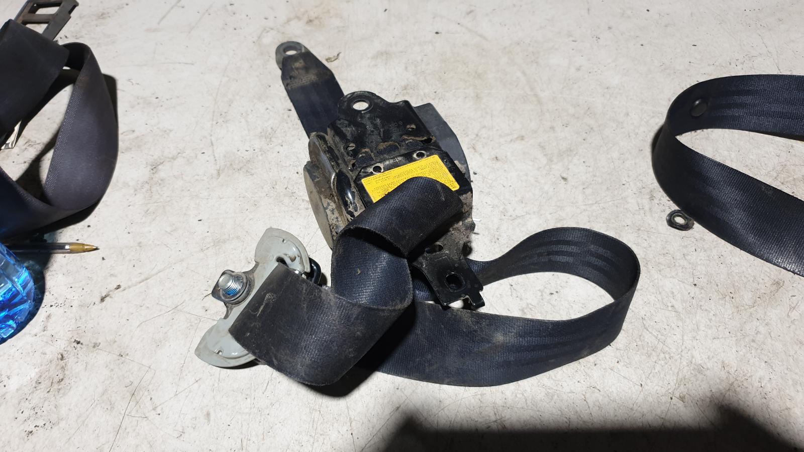 View Auto part Seatbelt/Stalk Mitsubishi Outlander 2006