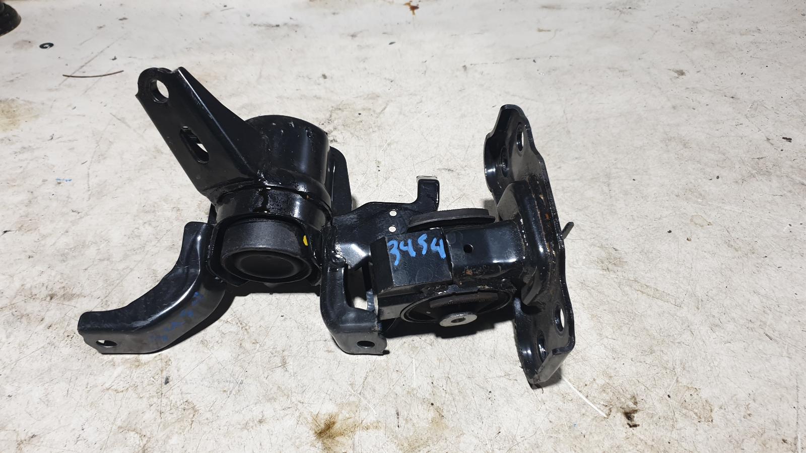 View Auto part Mount Toyota Corolla 2017