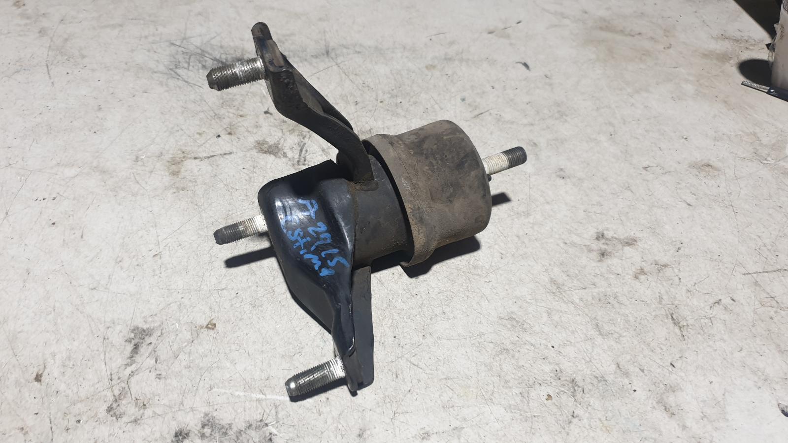 View Auto part Mount Toyota Estima 2004