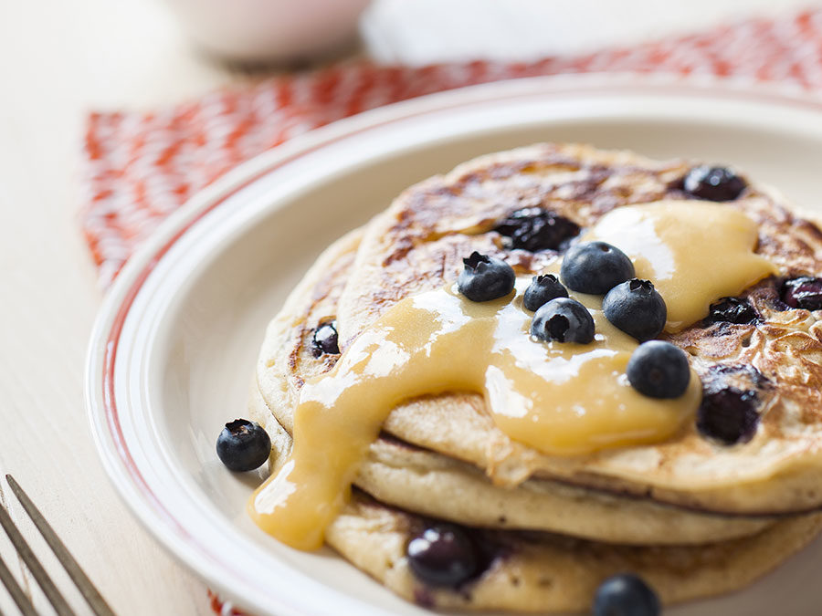 Blueberry & buttermilk pancakes with lemon curd