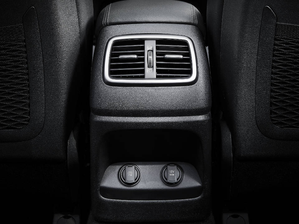 kia-new-sorento-interior-power-supply.jpg kia-new-sorento-interior-power-supply.jpg