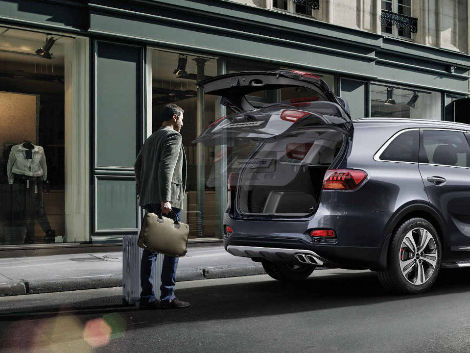 kia-new-sorento-interior-smart-power-tailgate.jpg kia-new-sorento-interior-smart-power-tailgate.jpg