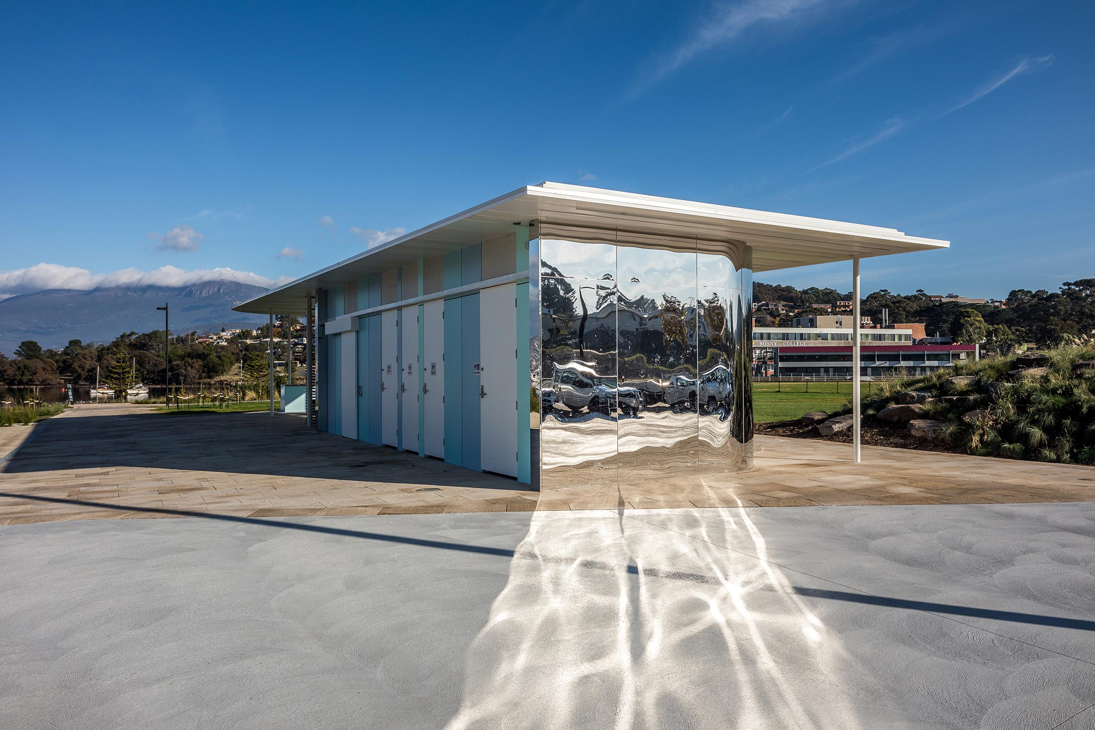 KANGAROO BAY PAVILION 1