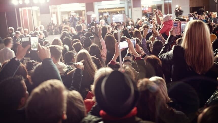 Influencers reflection crowd image