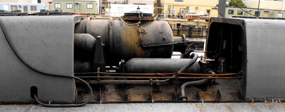 Four man dive chamber and built in breatthing system air bottles , are revealed