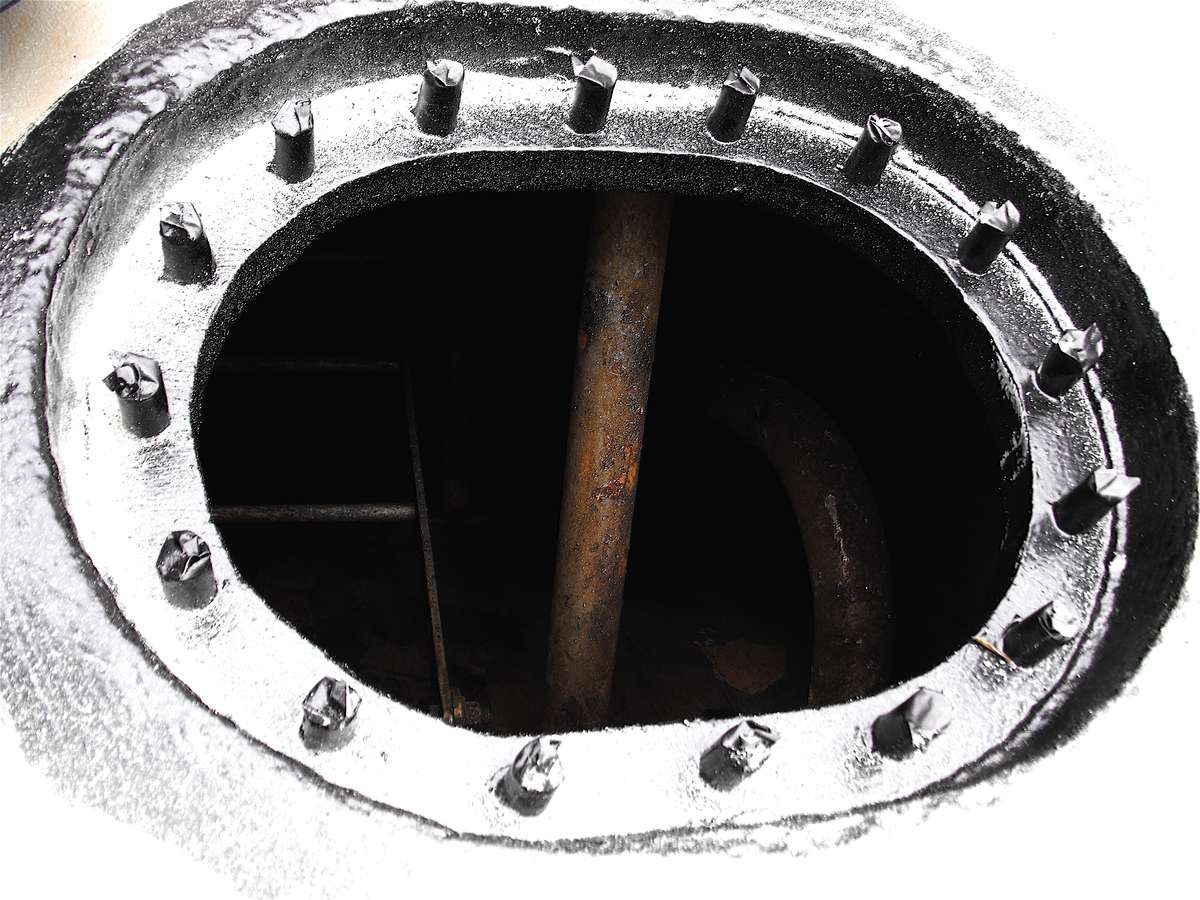 Enter if you dare; opening to No3 oil fuel tank