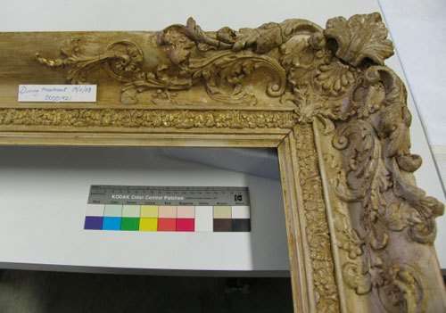 Detail of the frame after the removal of the shellac layer.