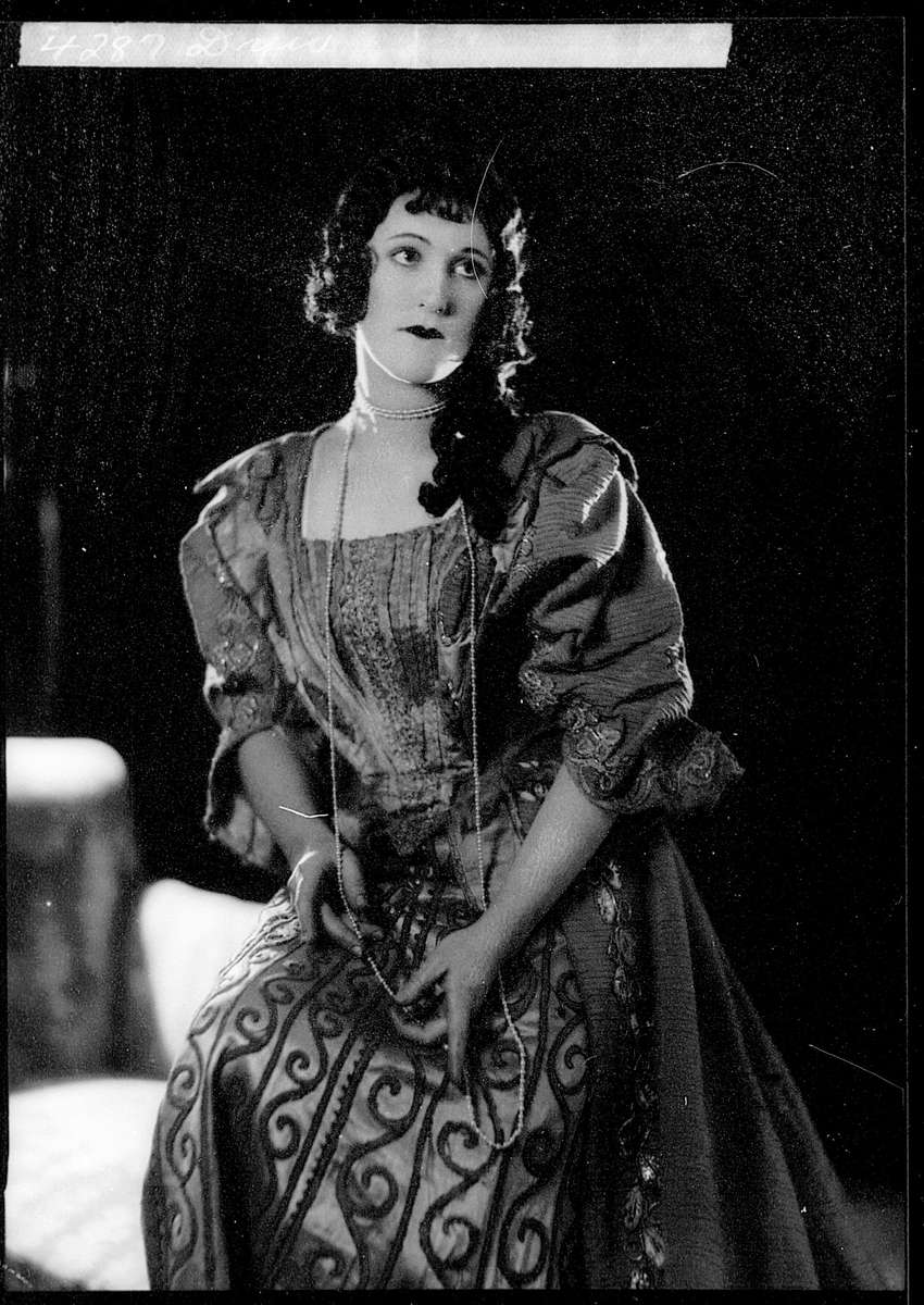 Reg #00013237 ANMM collection. Untitled portrait of a woman in costume, WIlliam Hall