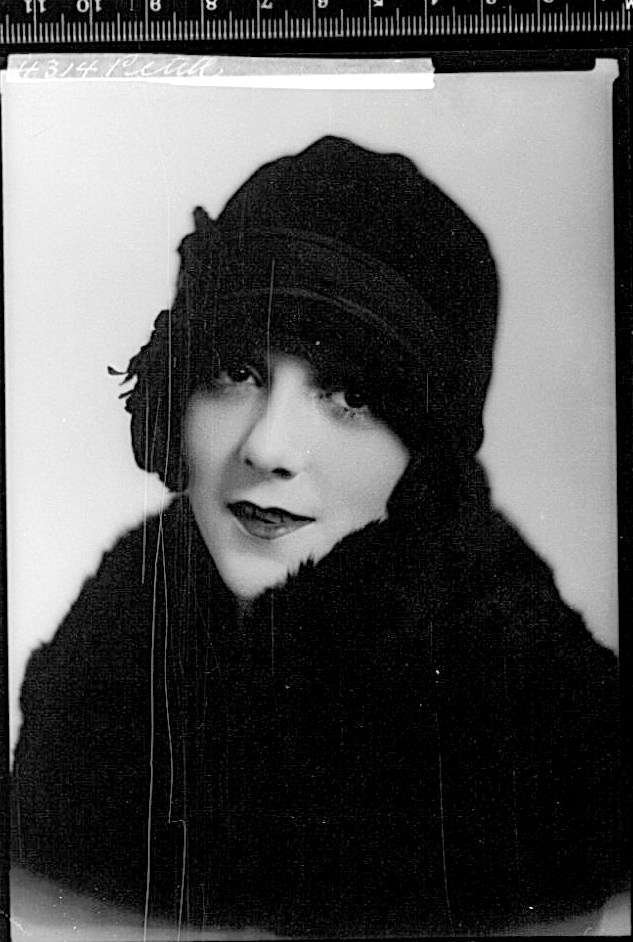 Reg #00013273 ANMM collection. Untitled portrait of a woman, William Hall