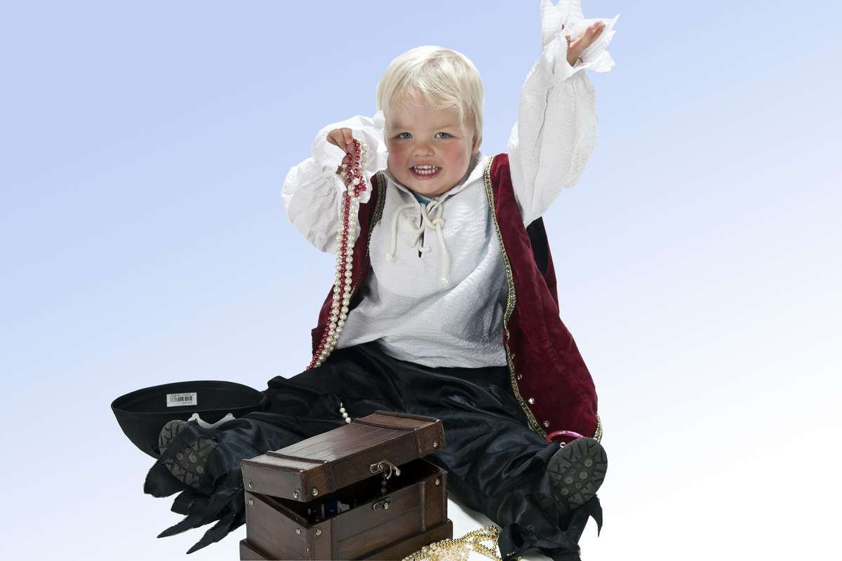 little pirate blue bg