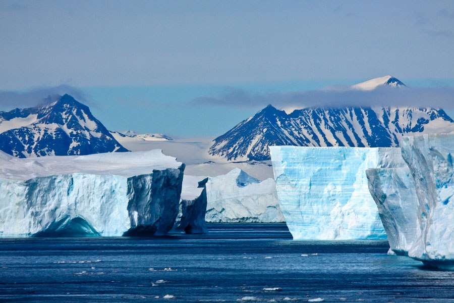 Photo of huge icebergs in water