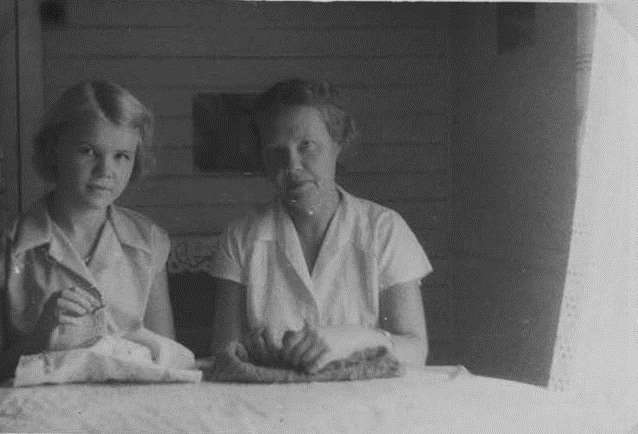 Anu sewing and Magda knitting in Mount Isa, 1957-58