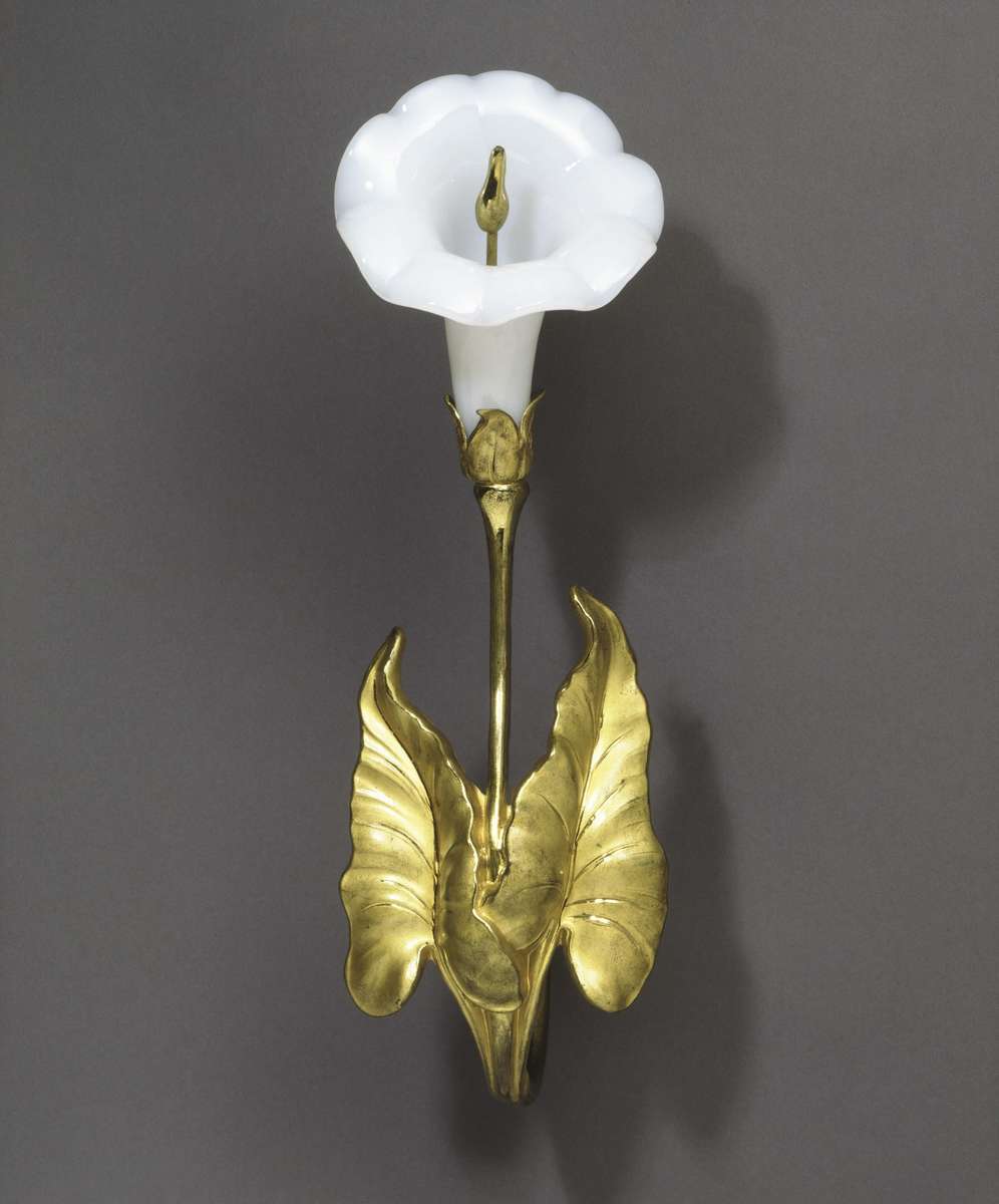 The R.W.Winfield curtain rod holder used by Sir Cole as an example of unacceptable interior decorating. Courtesy of the Victoria and Albert Museum, London.