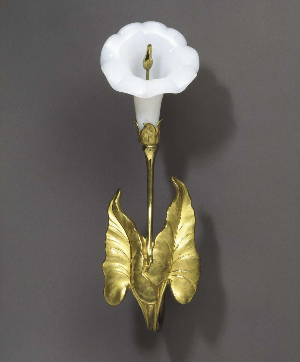 The R.W.Winfield curtain rod holder used by Sir Cole as an example of unacceptable interior decorating.  Courtesy of the Victoria and Albert Museum, London. 