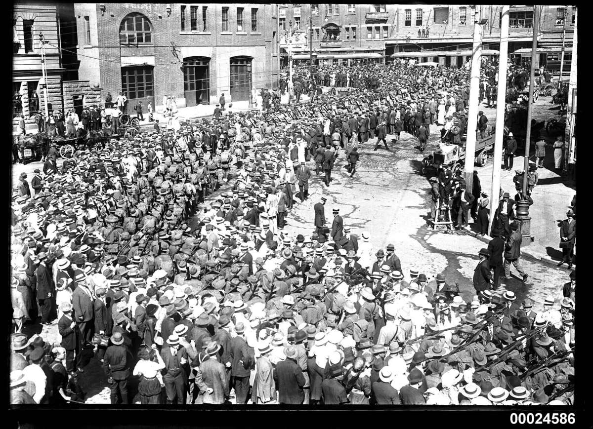 Returning troops of the Australian Naval and Military Expeditionary Force