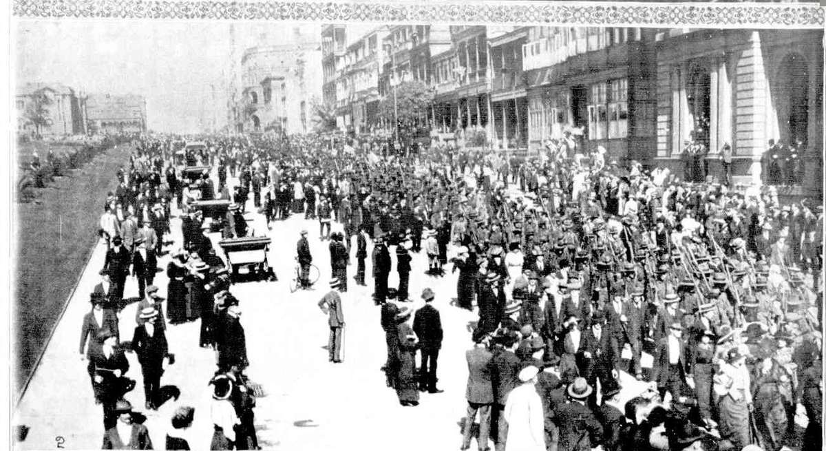Samuel J Hood photograph published in The Australasian, spot the difference!