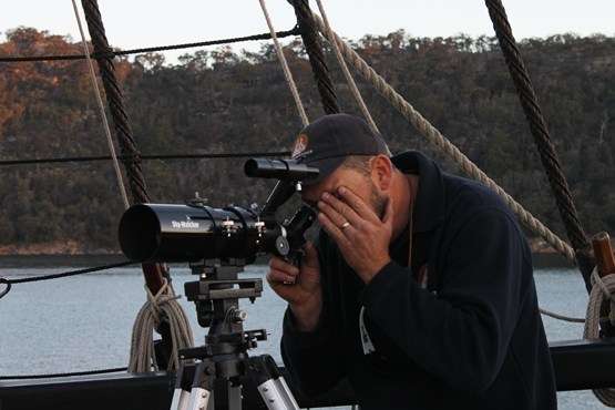 Observing Saturn from the deck of Endeavour. Photo: EAP.