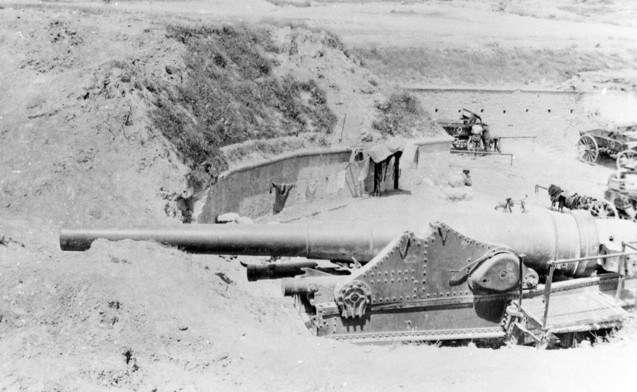 Destroyed Turkish gun from the outer forts. Australian War Memorial Collection