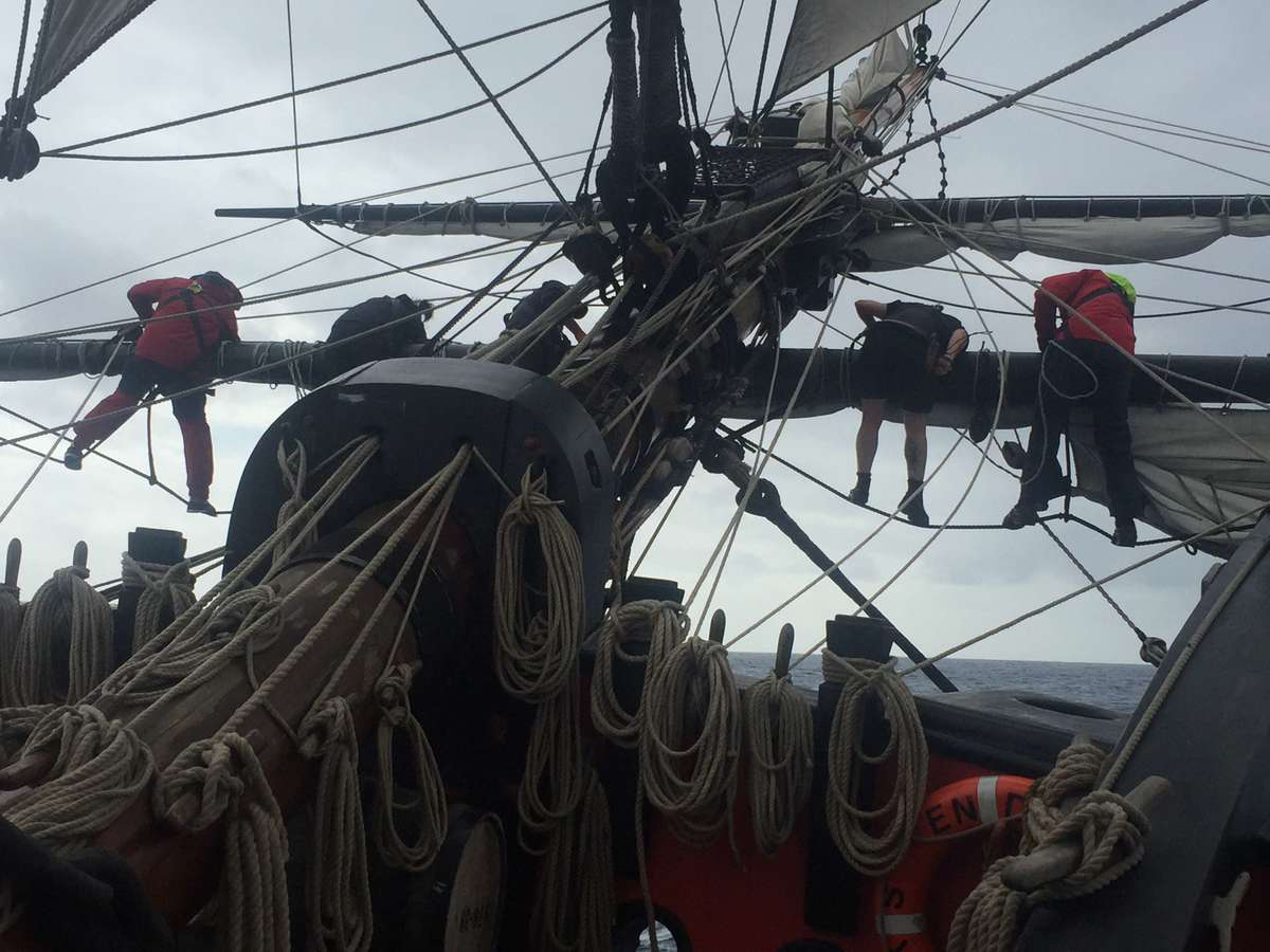 Furling the spirt sail