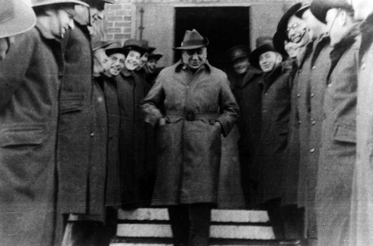 Captain Broughton walking through his men c.1943. ANMM Collection ANMS0221[006].