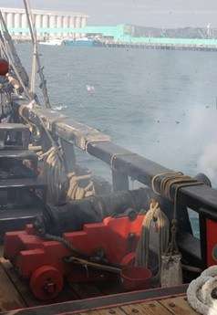 Saluting Port Lincoln. Image: ANMM.