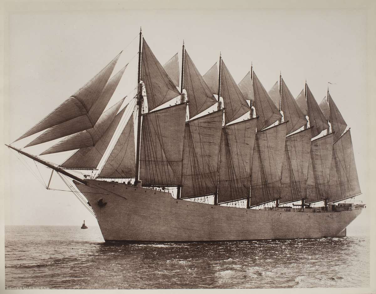 The<em> Thomas W. Lawson</em> in full sailing glory. The largest seven-masted schooner ever built with no auxiliary engine. It would be wrecked five years later. ANMM collection 00033619.