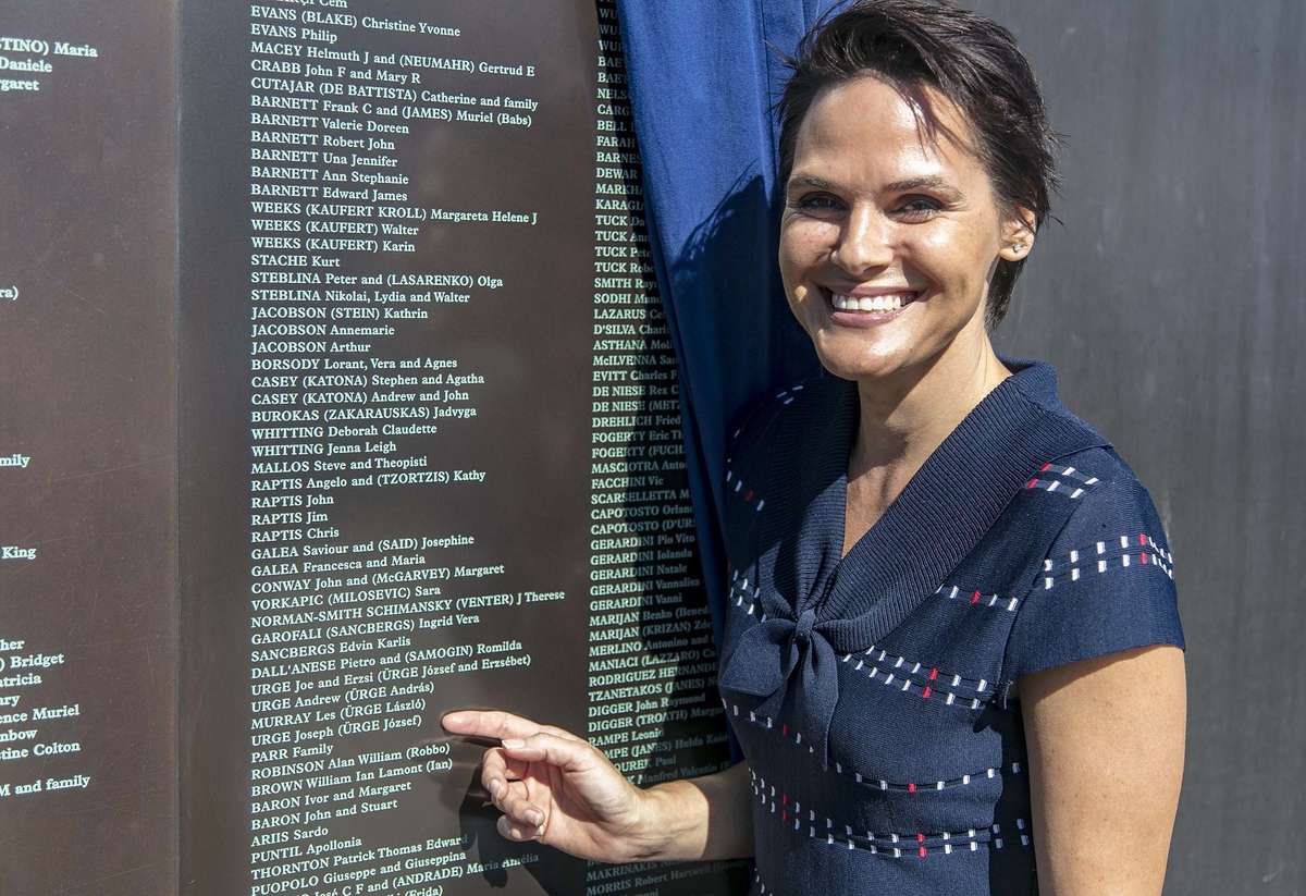 Tania Murray unveiling her father
