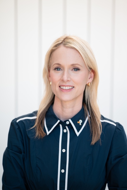 Dr Bronwyn King AO portrait