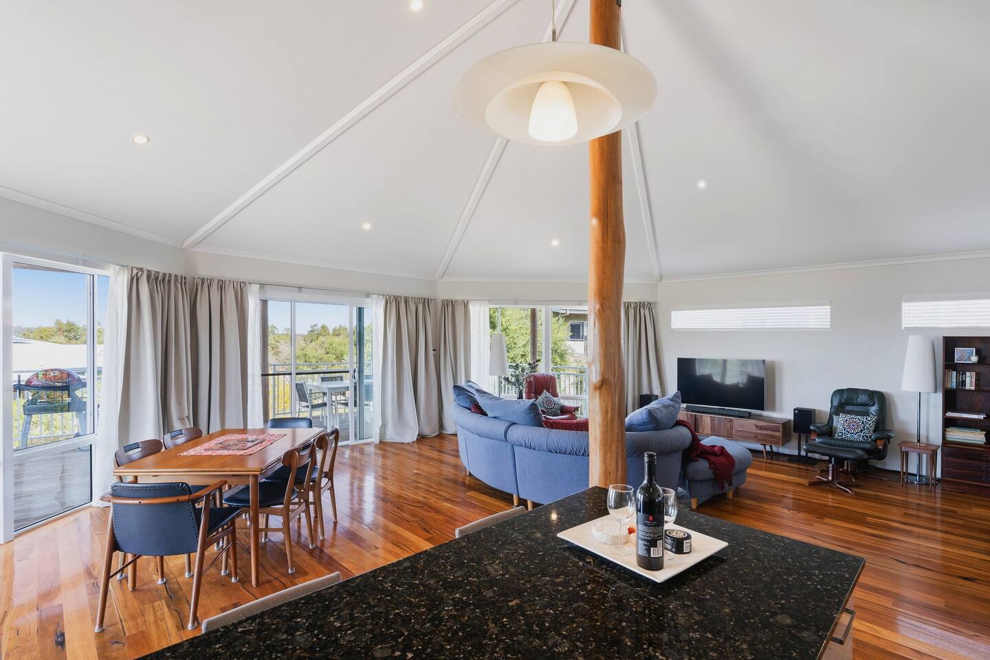 Peppy Harmony House—Coastal Calm on Geographe Bay
