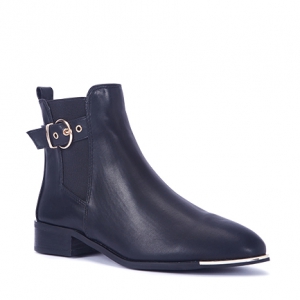 casual flat black boots